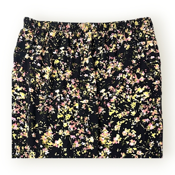 Jessica Simpson "Boquet Splash" Floral Joggers with Pockets - Picture 5 of 10